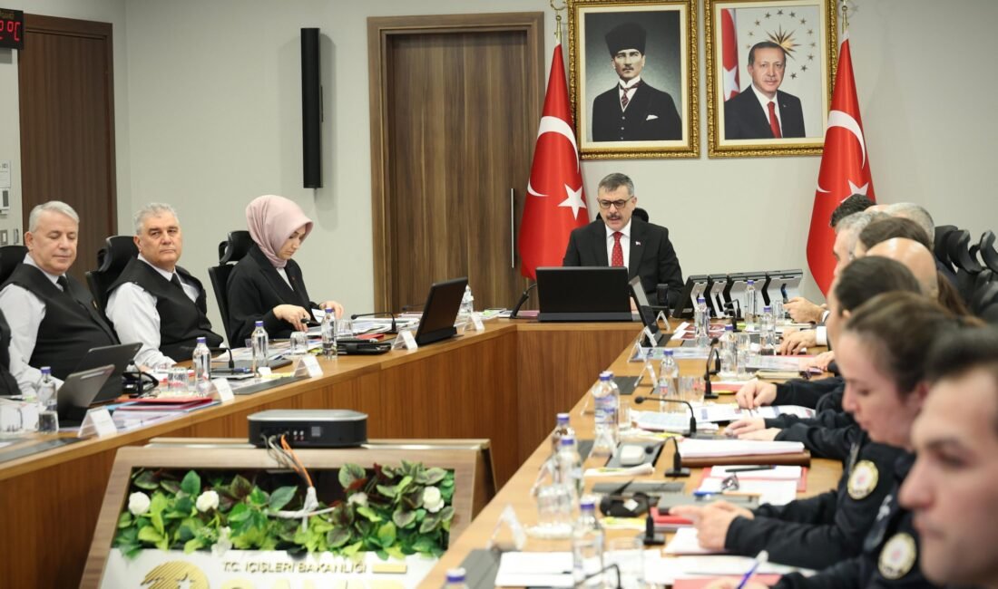 ANKARA, (DHA)- İÇİŞLERİ Bakanı Mustafa Çiftçi, valilerle video konferans sistemi