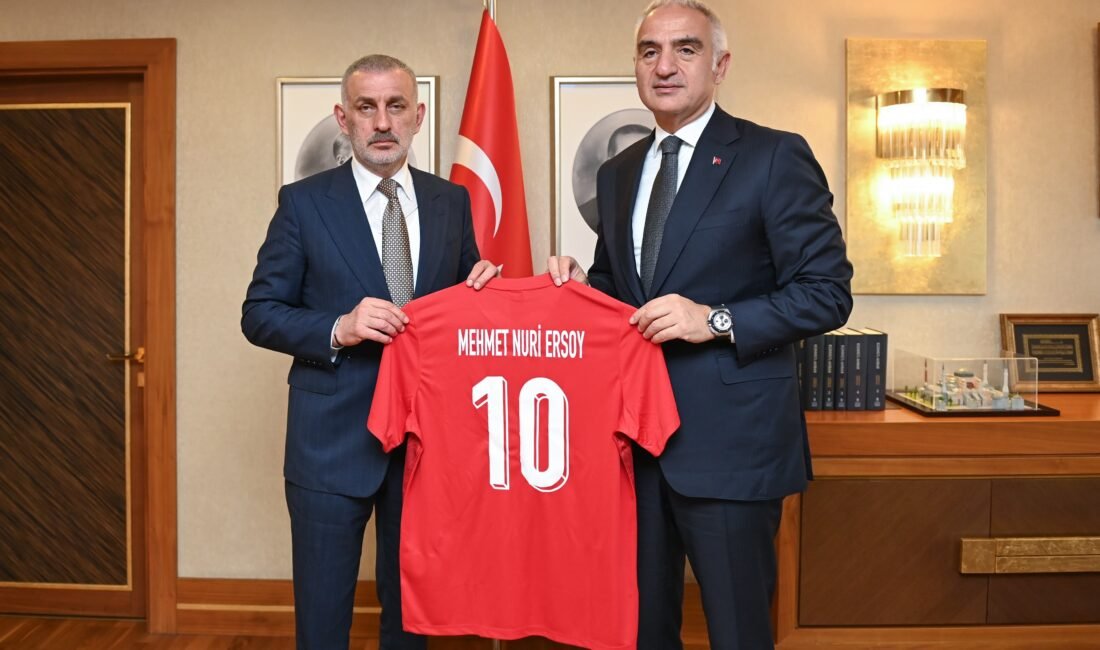 Bakan Ersoy, TFF Başkanı Hacıosmanolu’nu kabul etti ANKARA, (DHA)- KÜLTÜR ve Turizm Bakanı Mehmet Nuri Ersoy, Türkiye