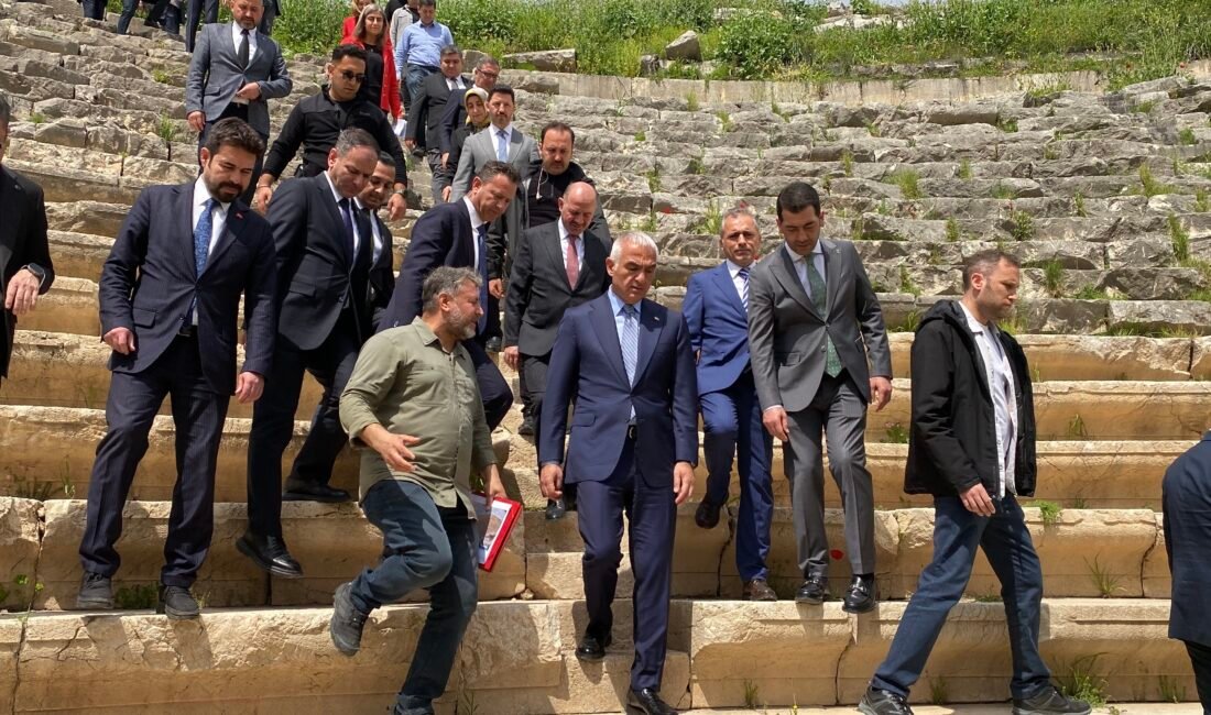 Bakan Ersoy: Türkiye’mizin dört bir yanında çok önemli projelere imza attık (2) ANTİK KENTİ GEZDİ Kültür ve Turizm Bakanı Mehmet Nuri Ersoy,