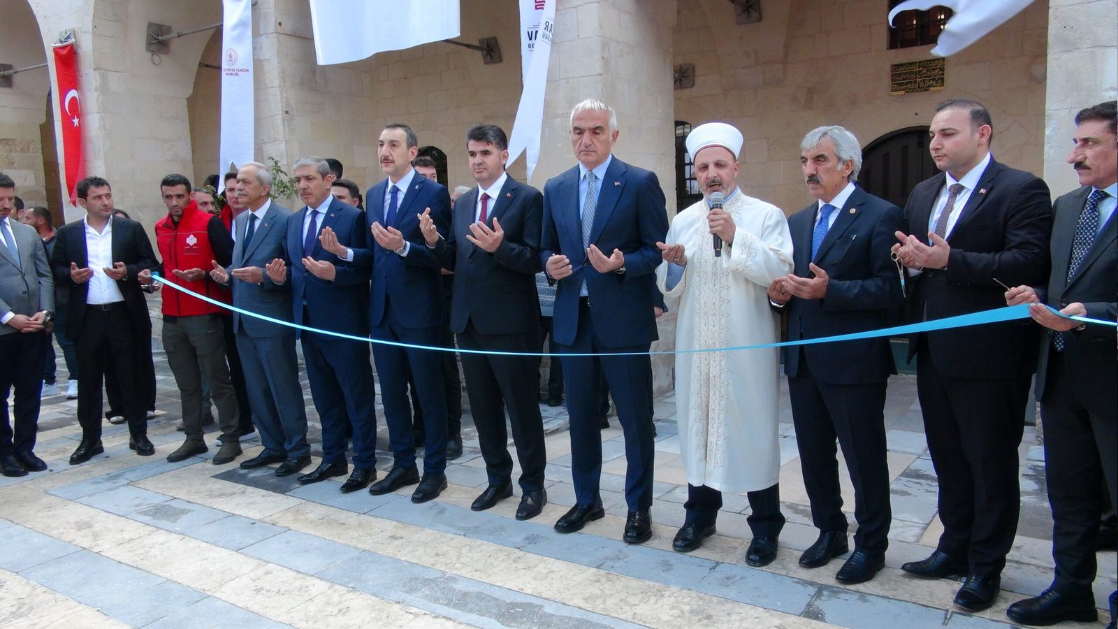 CAMİLERİN AÇILIŞI YAPILDI Kültür ve Turizm Bakanı Ersoy, Kilis'te 6