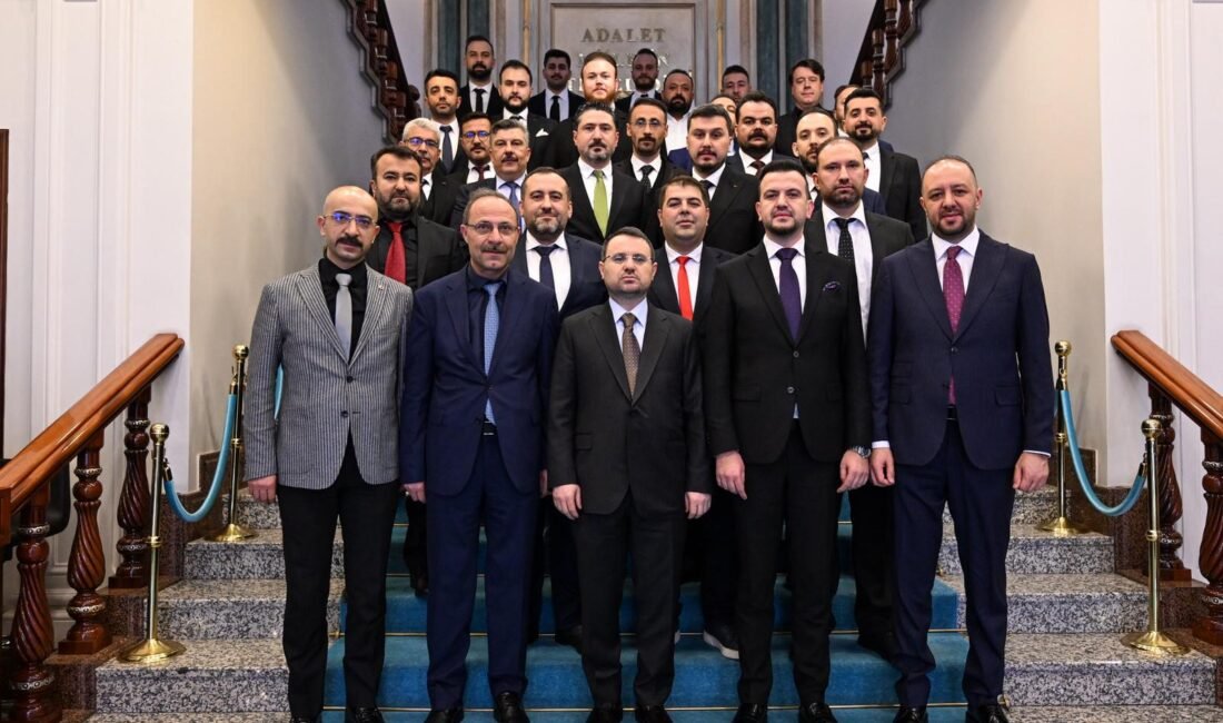 ANKARA, (DHA)- ADAELET Bakanı Akın Gürlek, Nevşehirli iş insanlarıyla bakanlıkta