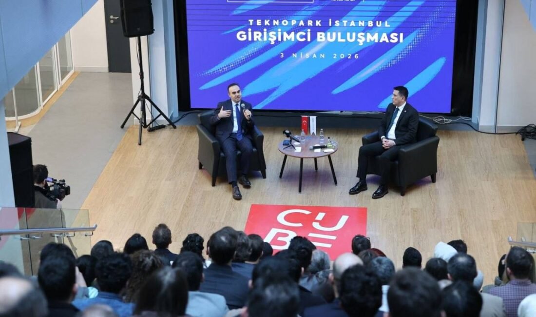 İSTANBUL, (DHA)- TEKNOPARK İstanbul'da düzenlenen 'Girişimci Buluşması' programında konuşan Sanayi
