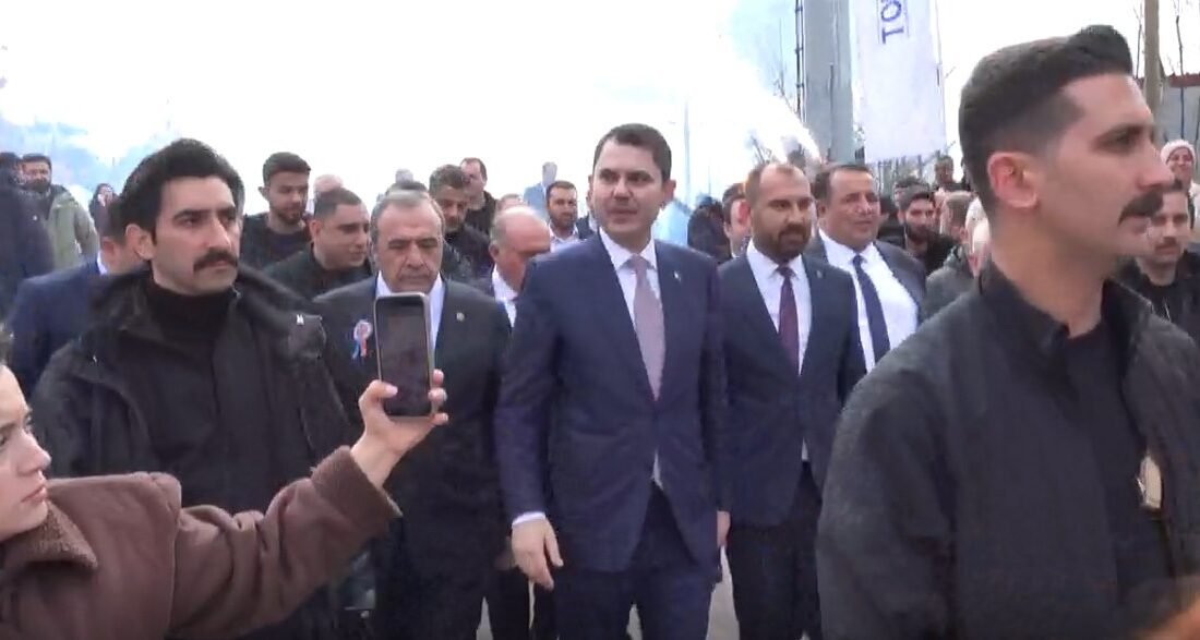 Bakan Kurum, Çorum’da ‘Ev Sahibi Türkiye’ kura çekim törenine katıldı Yusuf ÇINAR/ÇORUM, (DHA)- ÇORUM’da 500 bin sosyal konut projesi kapsamında