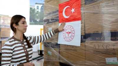 YARDIM TIR'LARI VAN’DAN UĞURLANDI Türkiye genelindeki il sağlık müdürlükleri ve