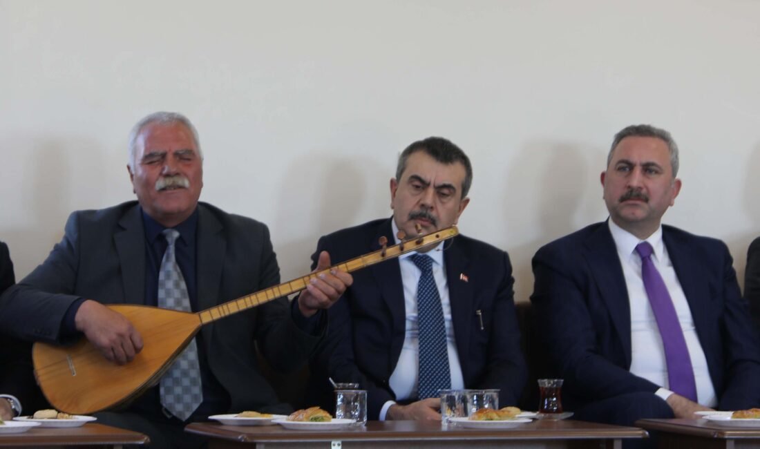 Bakan Tekin: Çocuklar, eğitim hayatına kendi değerlerimizi tanıyarak başlasın istiyoruz (4) CEM EVİNİ ZİYARET ETTİ Milli Eğitim Bakanı Yusuf Tekin Gaziantep