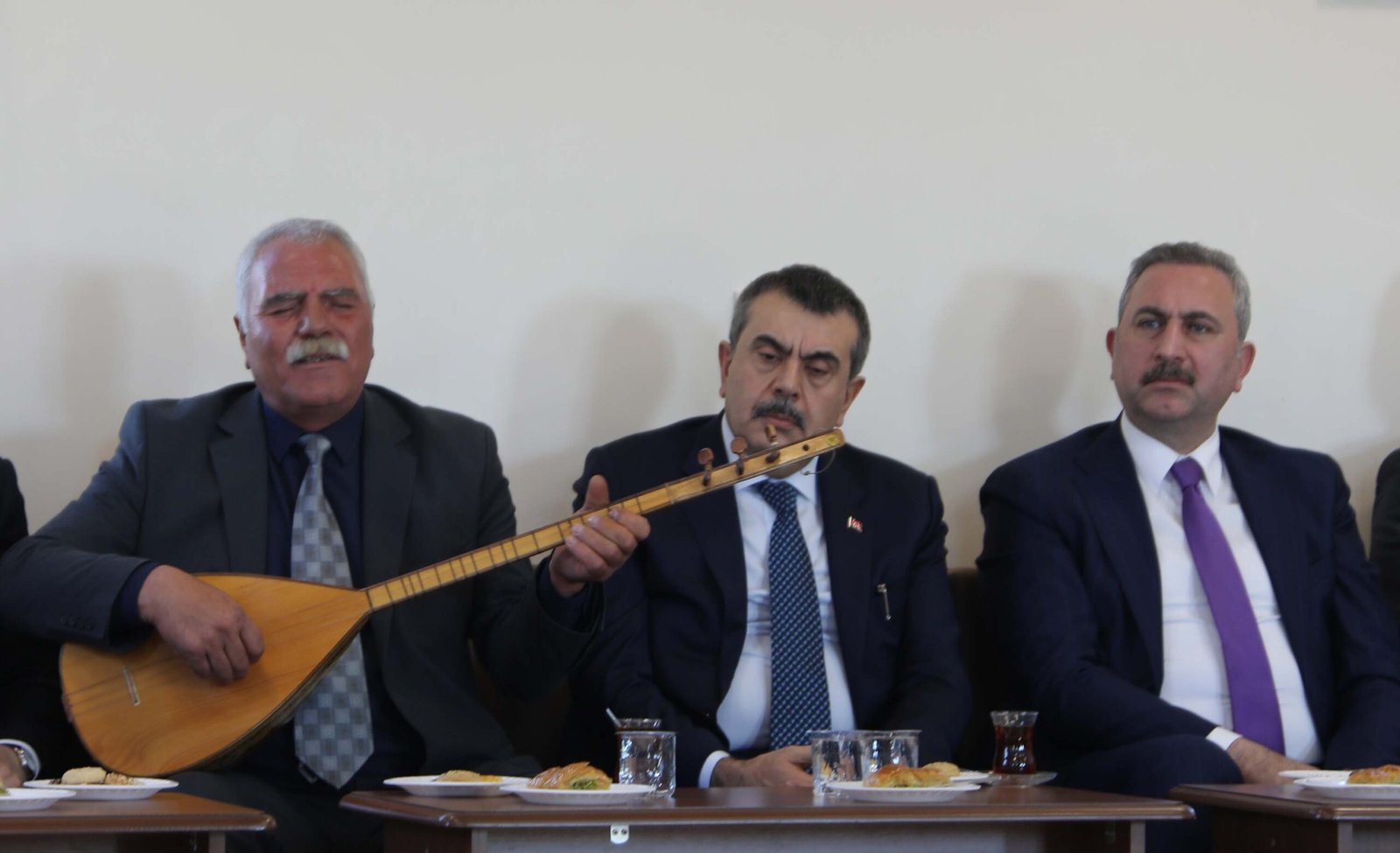 CEM EVİNİ ZİYARET ETTİ Milli Eğitim Bakanı Yusuf Tekin Gaziantep