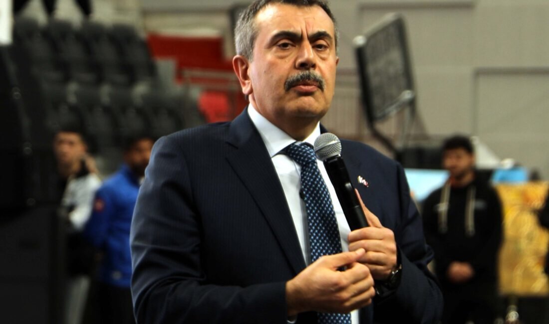 Bakan Tekin: Çocuklar, eğitime hayatına kendi değerlerimizi tanıyarak başlasın istiyoruz Ahmet ATMACA-Nuray UZATMAZ/GAZİANTEP, (DHA)- MİLLİ Eğitim Bakanı Yusuf Tekin, “Çocuklar,