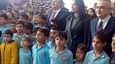 ÖĞRENCİLERE HALI SAHA SÖZÜ Milli Eğitim Bakanı Yusuf Tekin, AK