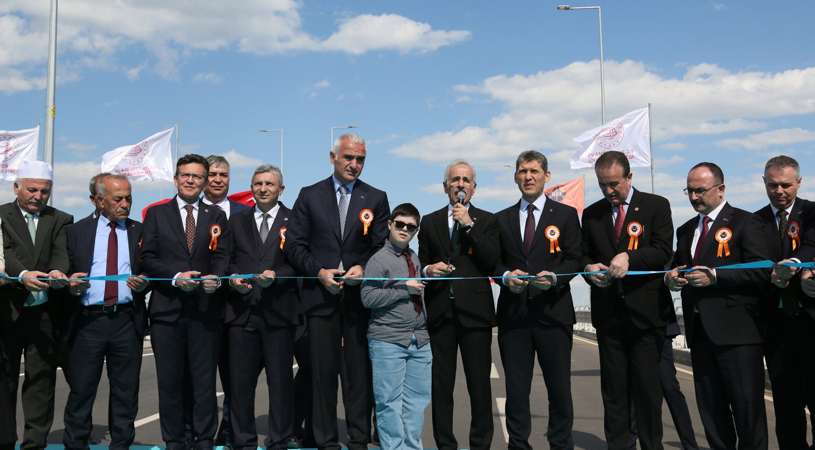 BAKANLAR URALOĞLU VE ERSOY AÇILIŞA KATILDI Ulaştırma ve Altyapı Bakanı