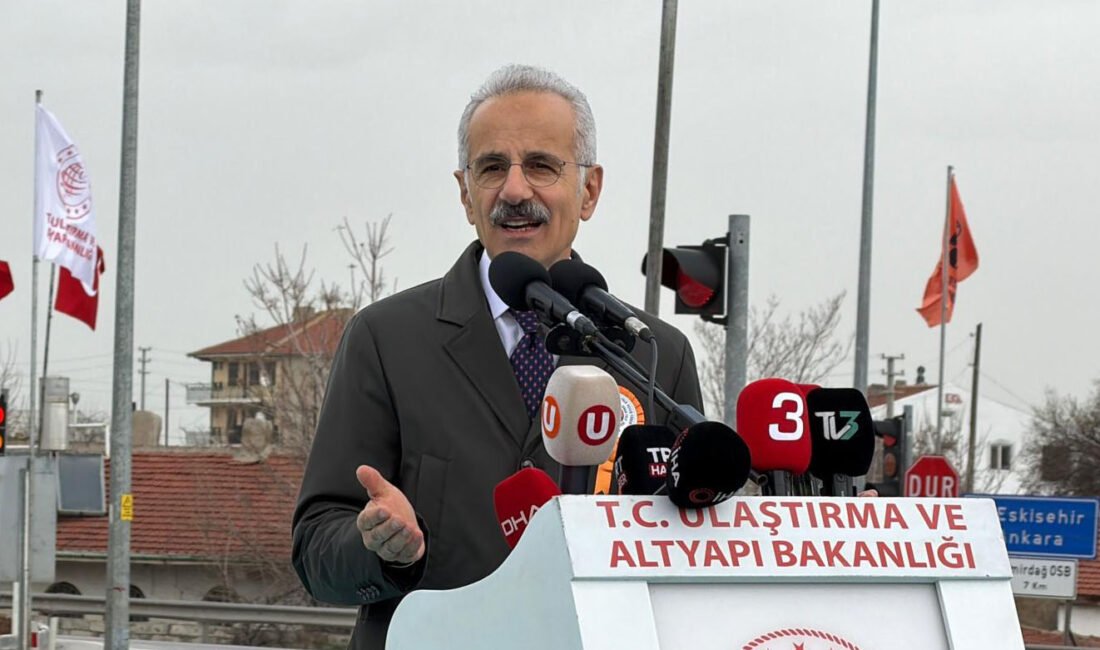 Bakan Uraloğlu: Biz laf değil eser üretiyoruz Murat ŞAHBAZ- İlyas Kaan TAYTAK-Muzaffer NAL/AFYONKARAHİSAR, (DHA)- ULAŞTIRMA ve Altyapı