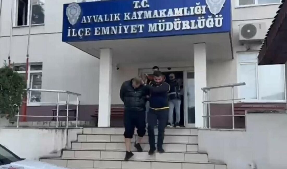 Kadri KAYA/AYVALIK (Balıkesir), (DHA)- BALIKESİR'in Ayvalık ilçesinde polisin durdurduğu 4