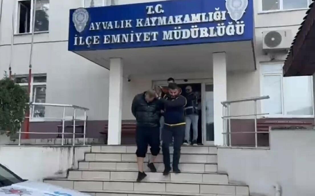 Kadri KAYA/AYVALIK (Balıkesir), (DHA)- BALIKESİR'in Ayvalık ilçesinde polisin durdurduğu 4