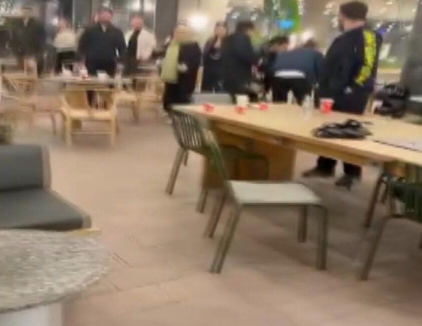 Başakşehir’de kafede silahlı saldırı: 1 yaralı Soner HASIRCIOĞLU - Emir Efe BENLİOĞLU/İSTANBUL, (DHA)- BAŞAKŞEHİR’de, kafede oturan