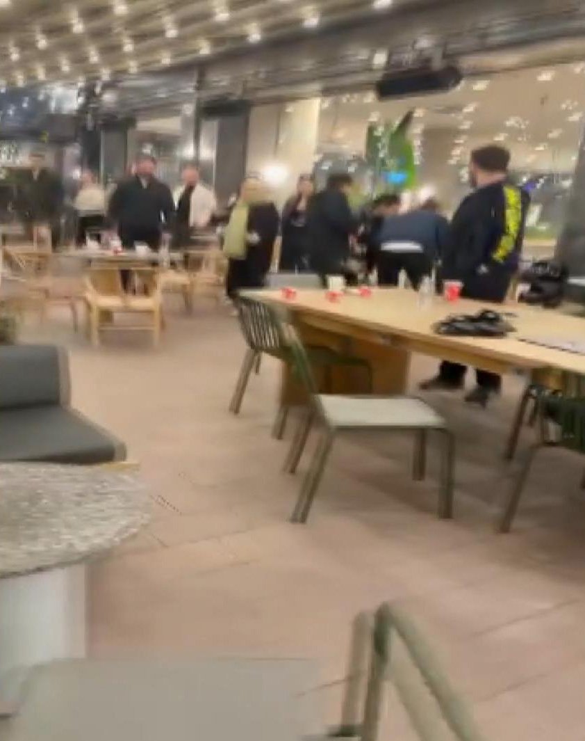 Soner HASIRCIOĞLU - Emir Efe BENLİOĞLU/İSTANBUL, (DHA)- BAŞAKŞEHİR’de, kafede oturan