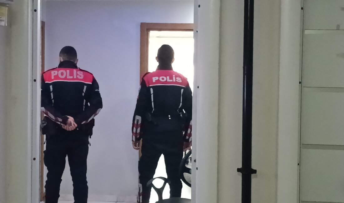 Bayram AYHAN/BATMAN, (DHA)- BATMAN'da bir iş merkezinde alacak meselesi nedeniyle