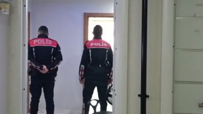 Bayram AYHAN/BATMAN, (DHA)- BATMAN'da bir iş merkezinde alacak meselesi nedeniyle