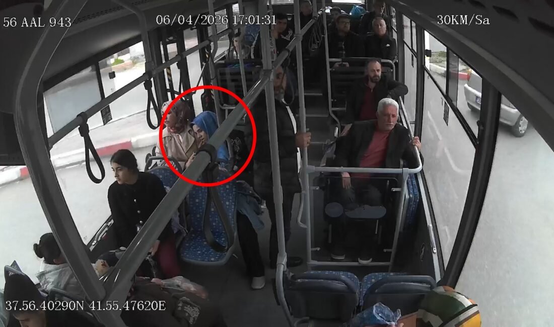 Akif ÖZALP/SİİRT, (DHA)- SİİRT’te belediye otobüsünde fenalaşan kadın yolcu, otobüs