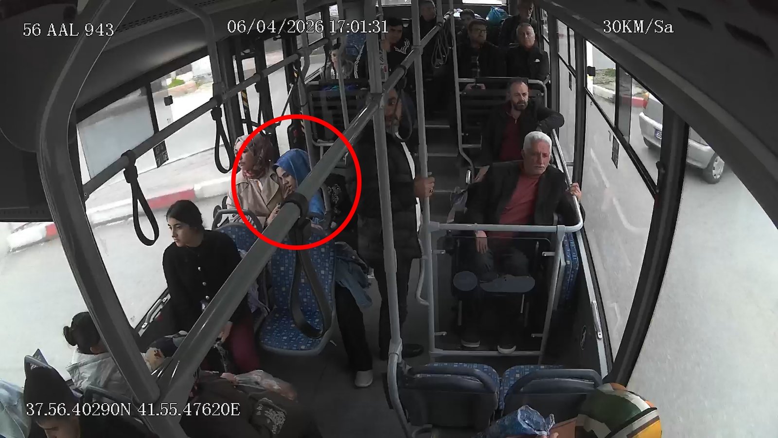 Akif ÖZALP/SİİRT, (DHA)- SİİRT’te belediye otobüsünde fenalaşan kadın yolcu, otobüs