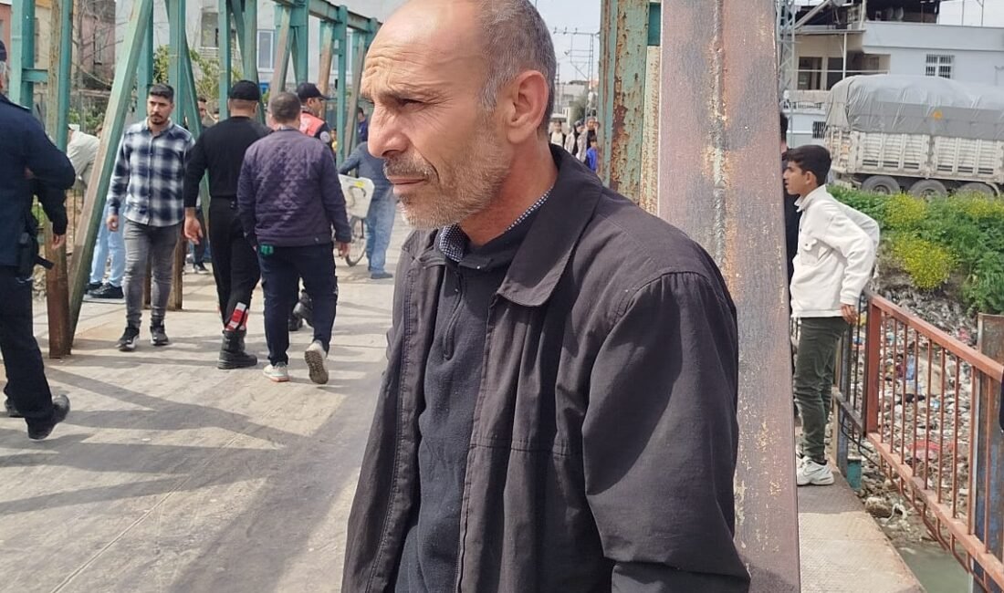 Berdan Çayı’nda kaybolan Batu’yu arama çalışmaları 2’nci gününde (2) BABASI ARAMA ÇALIŞMALARINI TAKİP ETTİ Mersin’in Tarsus ilçesinde Berdan Çayı'na