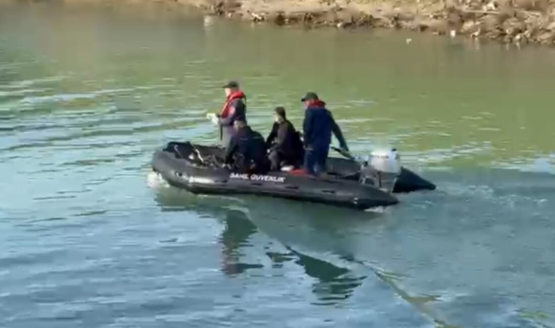 Berdan Çayı’nda kaybolan Batu’yu arama çalışmaları 2’nci gününde Okan ÇALIŞKAN/TARSUS (Mersin), (DHA)- MERSİN'in Tarsus ilçesinde Berdan Çayı'na atladıktan