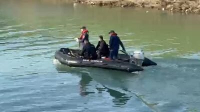 Okan ÇALIŞKAN/TARSUS (Mersin), (DHA)- MERSİN'in Tarsus ilçesinde Berdan Çayı'na atladıktan