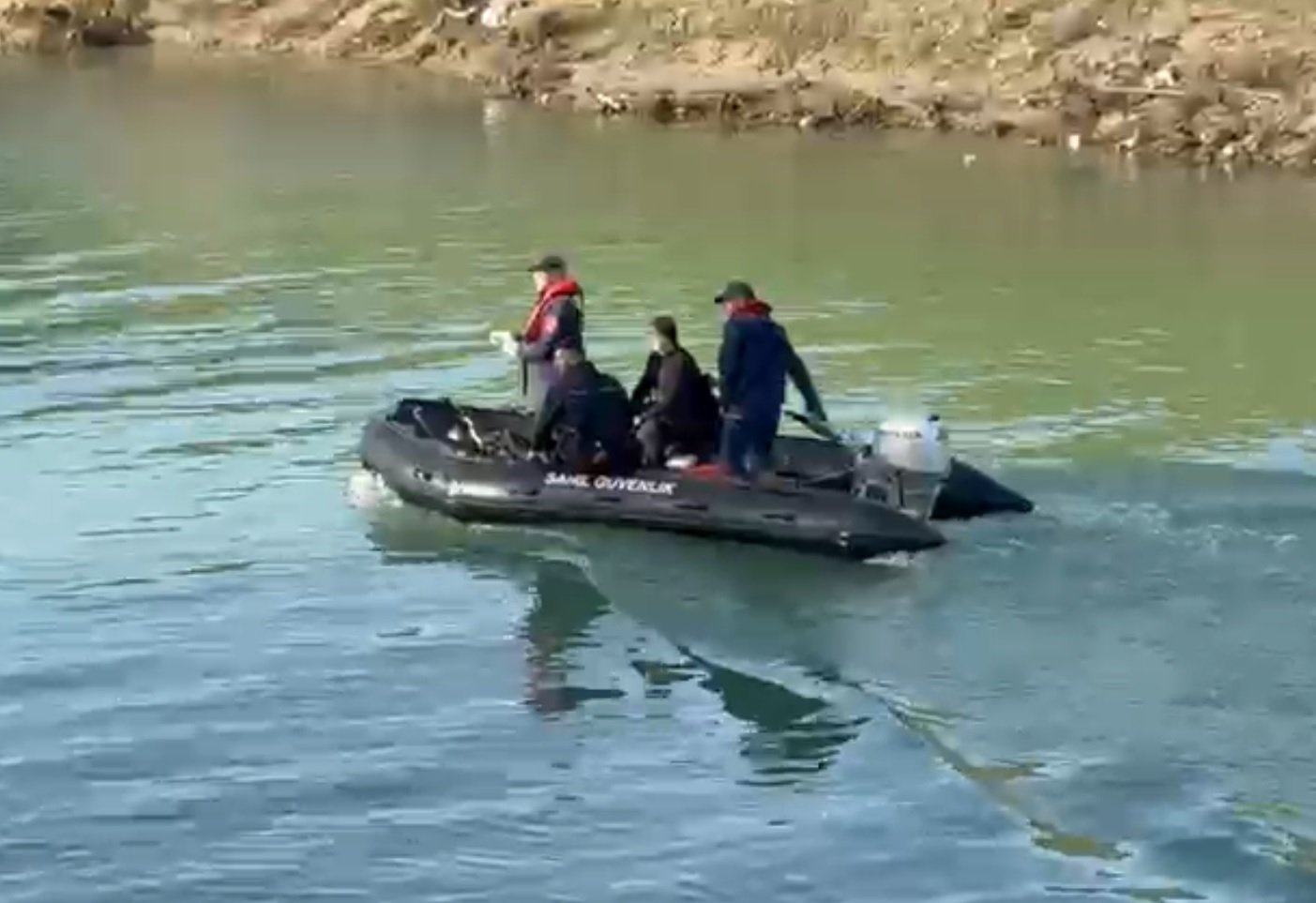 Okan ÇALIŞKAN/TARSUS (Mersin), (DHA)- MERSİN'in Tarsus ilçesinde Berdan Çayı'na atladıktan