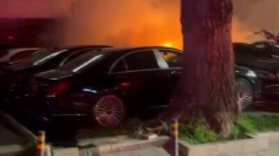 Soner HASIRCIOĞLU/İSTANBUL, (DHA)- BEŞİKTAŞ'ta, oto kiralama şirketinin önünde park halinde