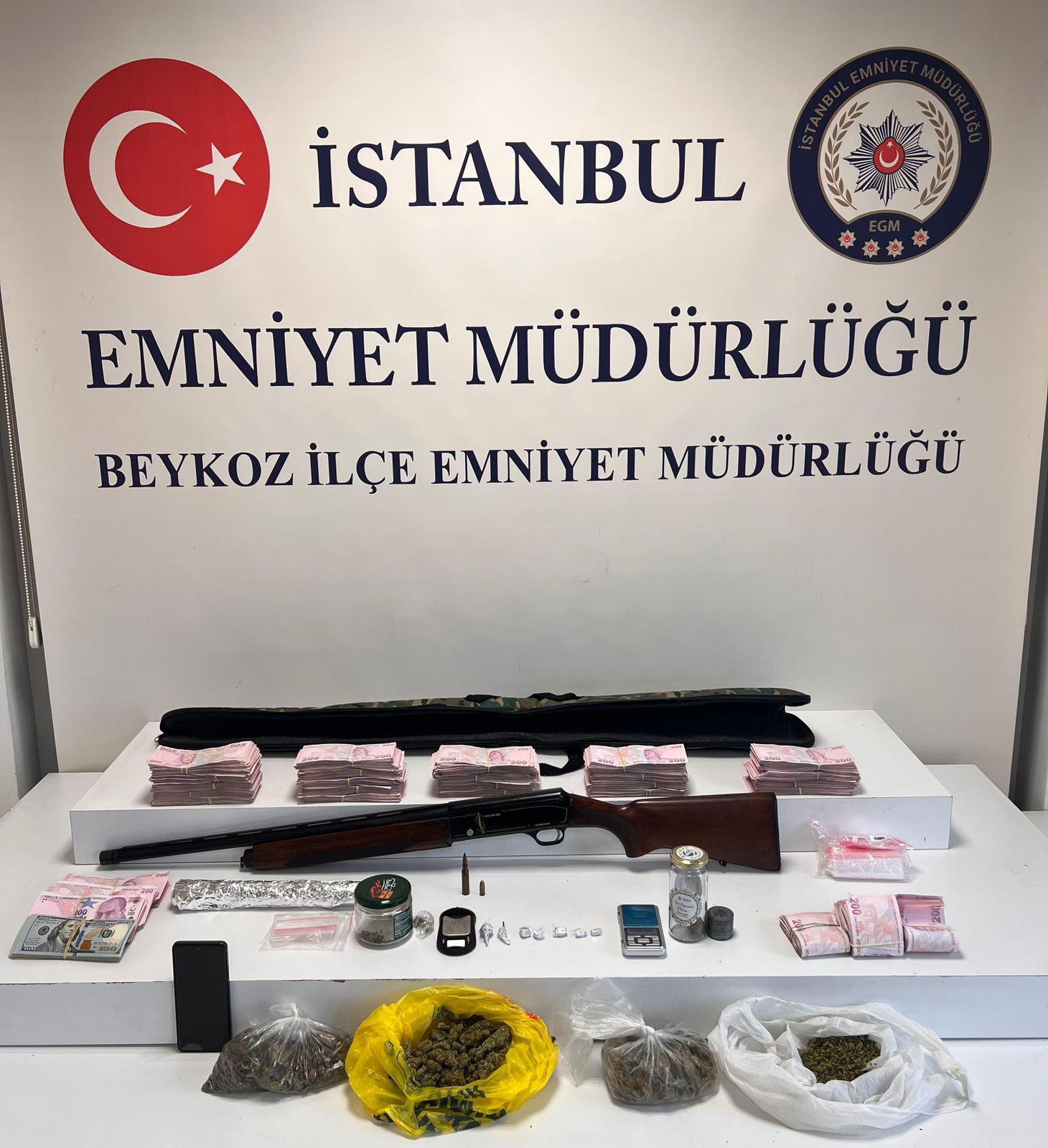 Mert ORDU/İSTANBUL,(DHA)- BEYKOZ ve Çekmeköy'de uyuşturucu satırıcılarına yönelik operasyonda 11