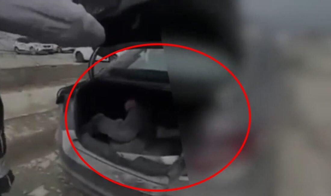 Aziz ÖNAL/ BİNGÖL, (DHA)- BİNGÖL'de polis ekiplerinin düzenlediği operasyonda, durdurulan