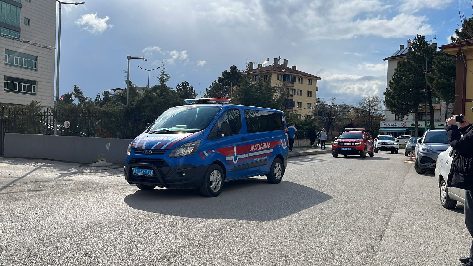 ADLİYEYE SEVK EDİLDİLER Bolu Belediye Başkan Yardımcısı Leyla Beykoz ile