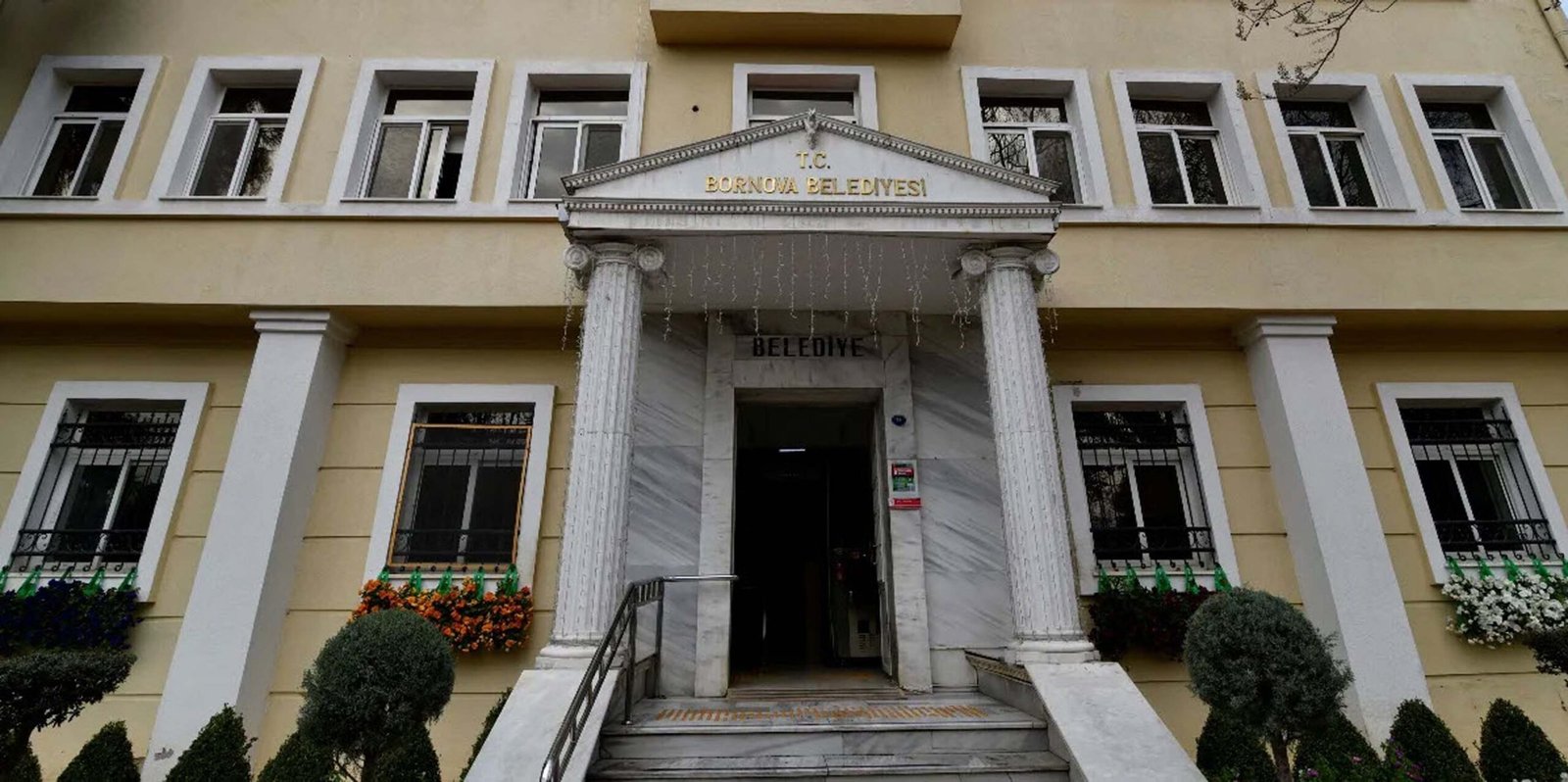 İZMİR, (DHA)- UŞAK Belediye Başkanı Özkan Yalım ile ilişkisi olduğu