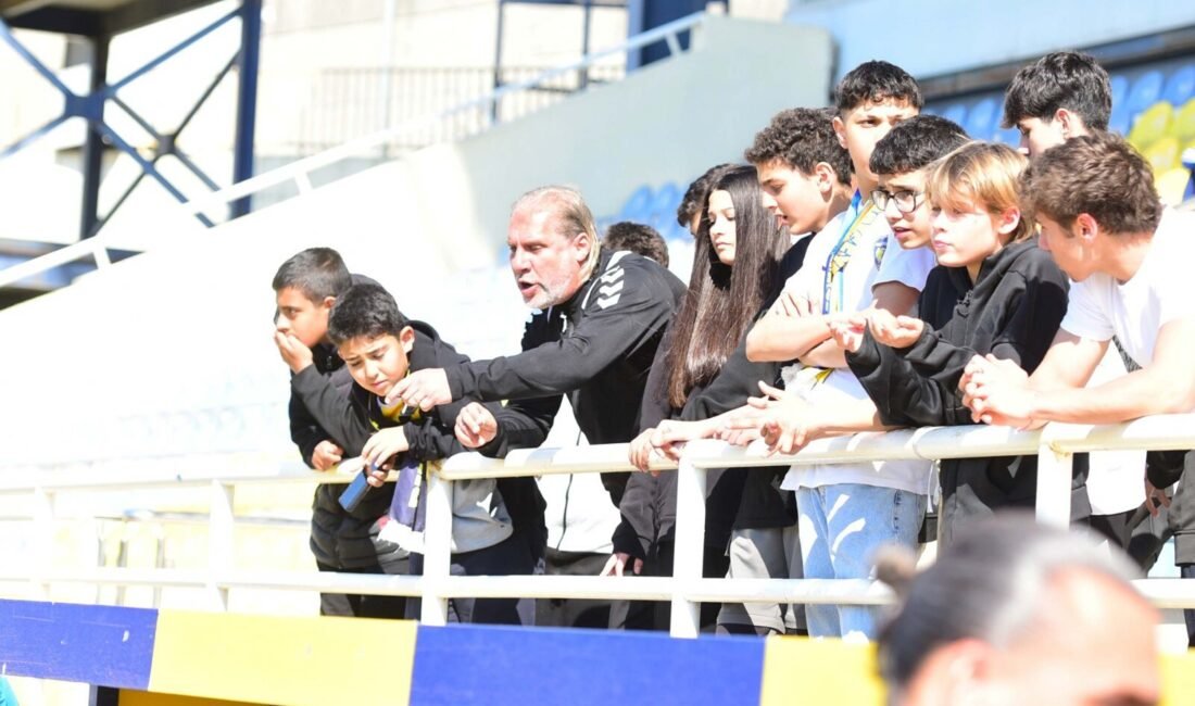 İZMİR, (DHA)- TFF 2'nci Lig Beyaz Grup'ta küme düşmesi geçen