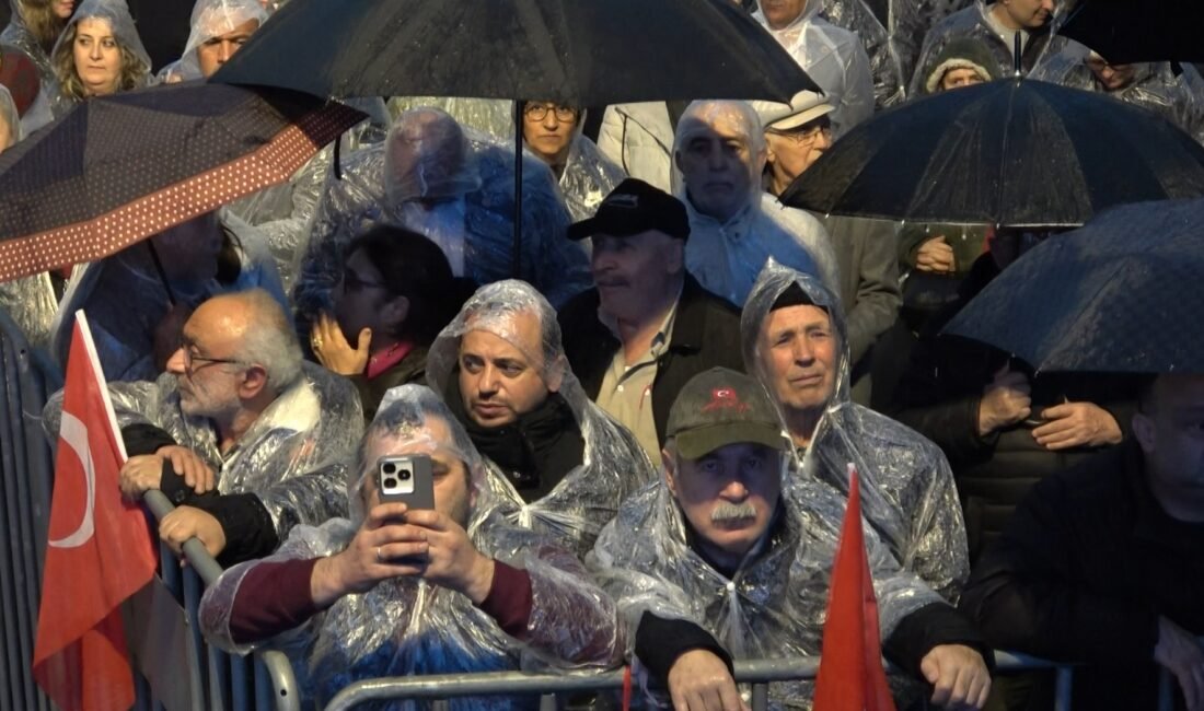 MUSTAFA BOZBEY’E DESTEK İÇİN TOPLANDILAR Bursa Büyükşehir Belediye Başkanı Mustafa