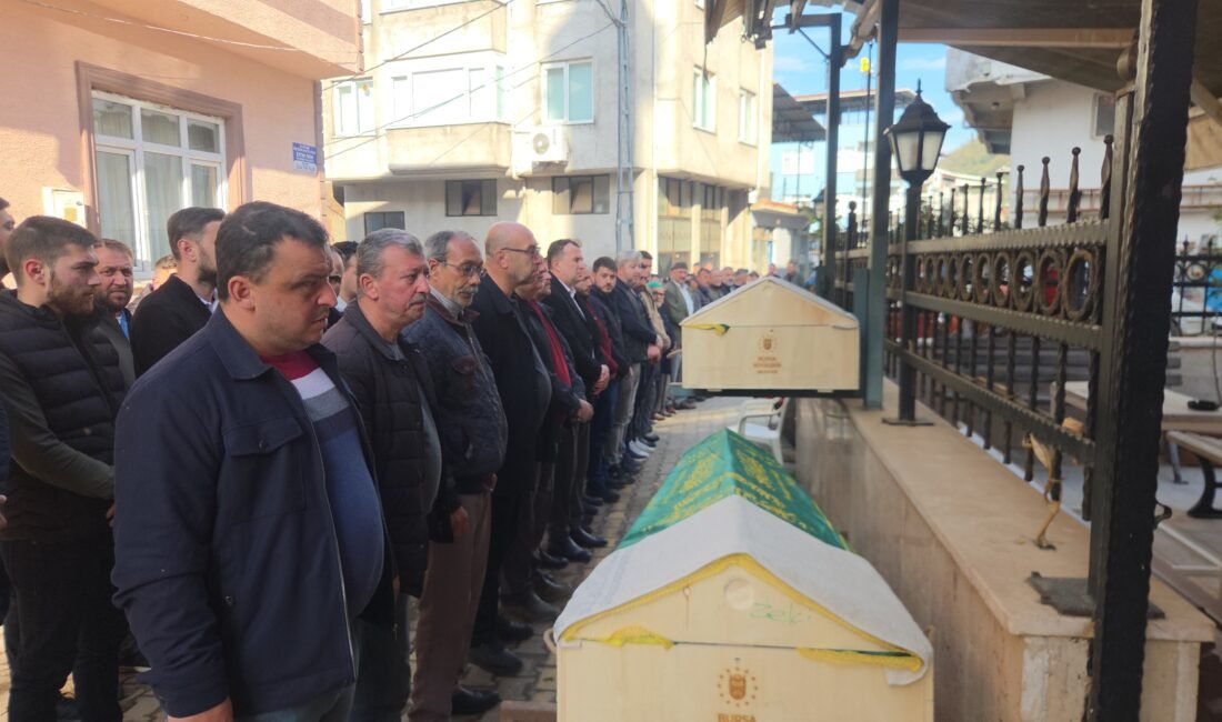 Bursa’da babayla oğlunu öldürüp, diğer oğlunu yaralayan şüpheli adliyede (2) BABA İLE OĞLU TOPRAĞA VERİLDİ Bursa'nın Orhangazi ilçesine bağlı Narlıca