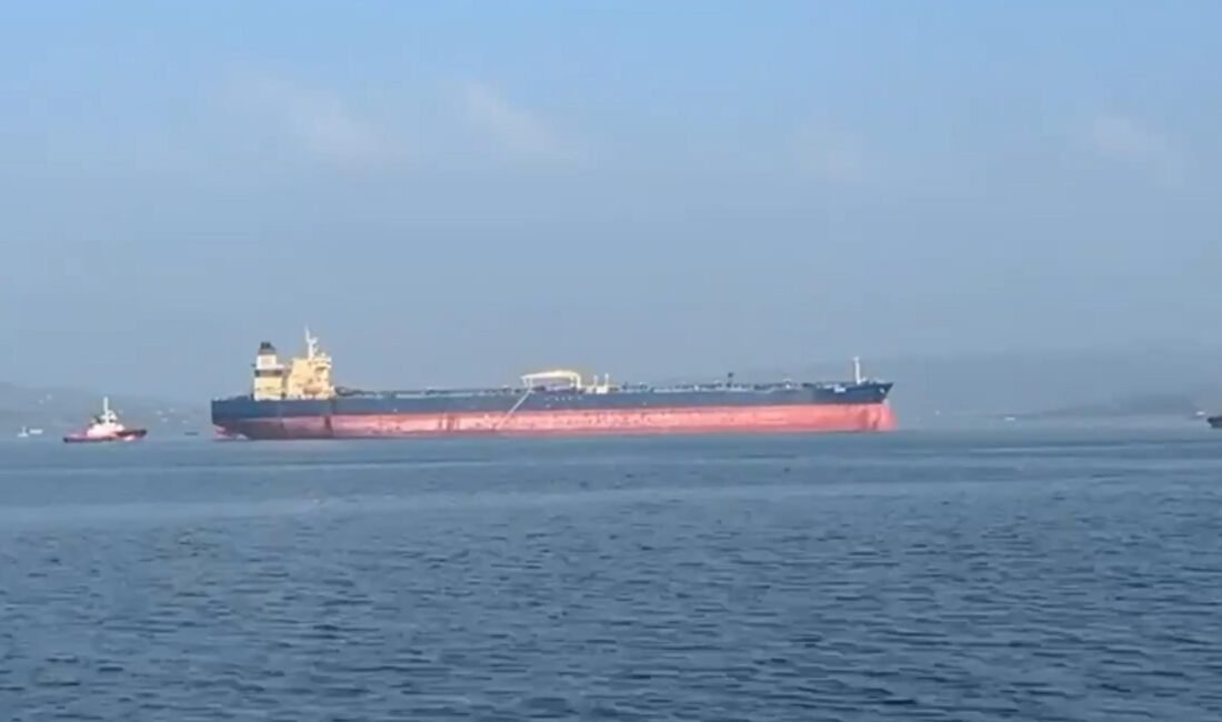 Orhan AKTUĞ/LAPSEKİ (Çanakkale), (DHA)- ÇANAKKALE Boğazı’nda makine arızası yapan 274