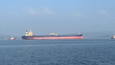 Orhan AKTUĞ/LAPSEKİ (Çanakkale), (DHA)- ÇANAKKALE Boğazı’nda makine arızası yapan 274