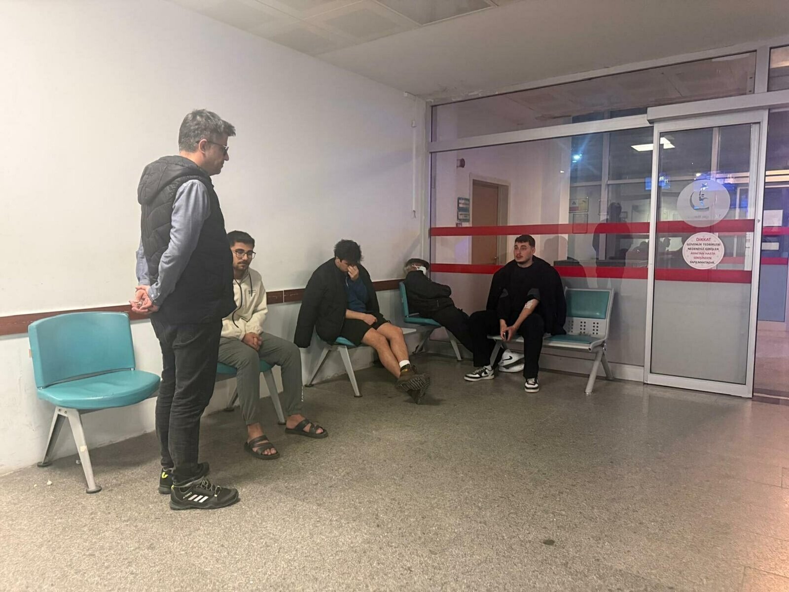 Nazif Cemhan ŞEN/ÇANAKKALE, (DHA)- ÇANAKKALE’de kaldıkları yurtta mide bulantısı ve