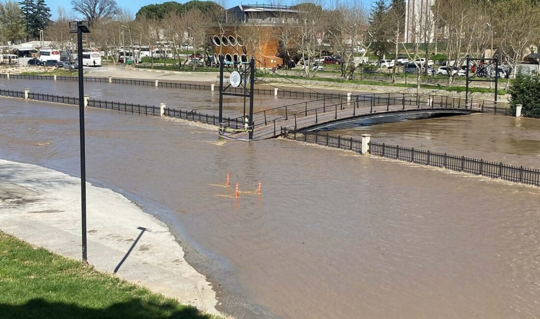 BİGA'DA DA TAŞKIN YAŞANDI Kocabaş Çayı, Biga ilçesinde geçen bölümde
