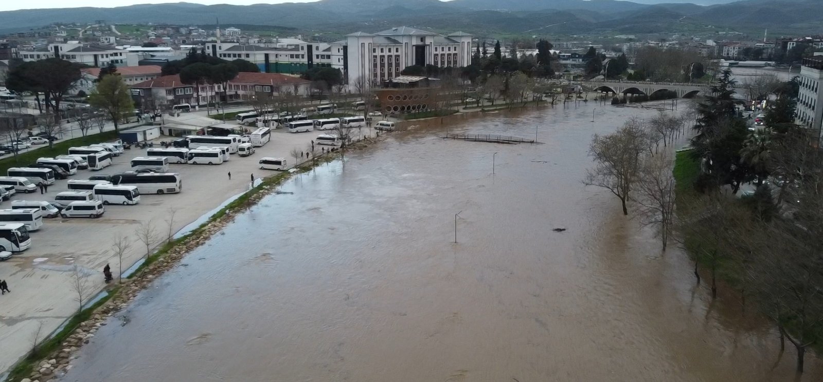 TAŞAN KOCABAŞ ÇAYI DRON İLE GÖRÜNTÜLENDİ Biga ilçesinden geçen Kocabaş