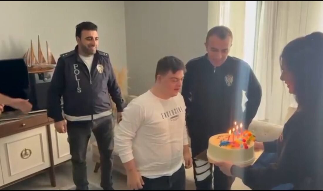 İSTANBUL, (DHA) – ÇEKMEKÖY’de yaşayan down sendromlu Melik Gencer Sabuncu’nun