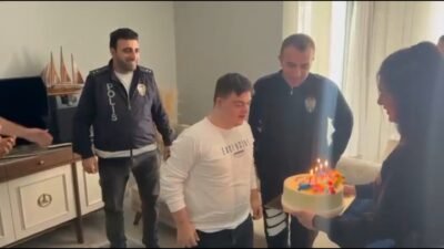 İSTANBUL, (DHA) – ÇEKMEKÖY’de yaşayan down sendromlu Melik Gencer Sabuncu’nun