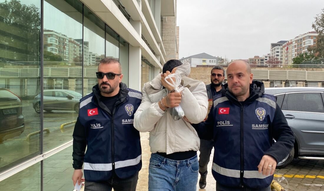 Emre ÖNCEL/SAMSUN, (DHA)- SAMSUN’un Atakum ilçesinde yolda yürüyen S.D.’yi (28)