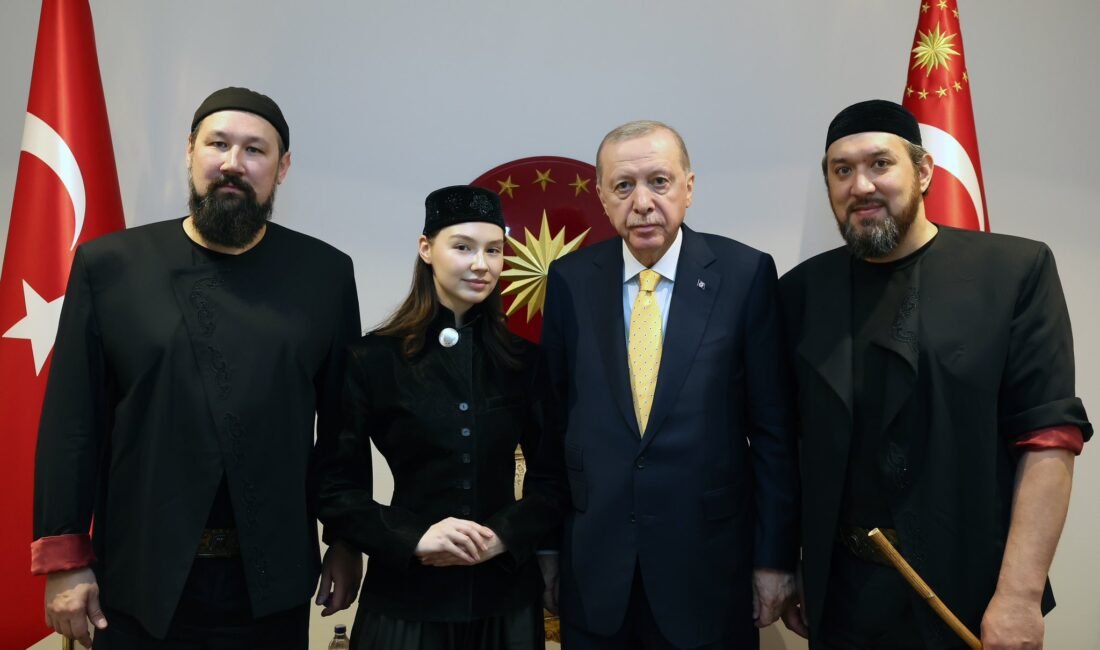 ANKARA, (DHA)- CUMHURBAŞKANI Recep Tayyip Erdoğan, Cumhurbaşkanlığı Külliyesi'nde 'Ay Yola'