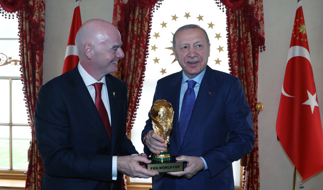 Cumhurbaşkanı Erdoğan, FIFA Başkanı Infantino’yu kabul etti İSTANBUL, (DHA) – Cumhurbaşkanı Recep Tayyip Erdoğan, FIFA Başkanı Gianni