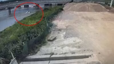 ARAÇ VE BABAOĞLU'NUN CANSIZ BEDENİ ÇIKARTILDI Karacabey ilçesinde 'kestirme' olarak