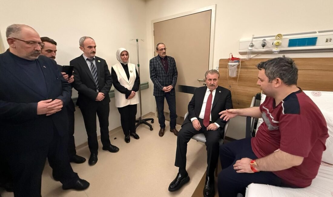 Destici, kaza geçiren Kaymakam Kurt’u hastanede ziyaret etti Batuhan KILIÇ/ ESKİŞEHİR, (DHA)- BÜYÜK Birlik Partisi (BBP) Genel Başkanı