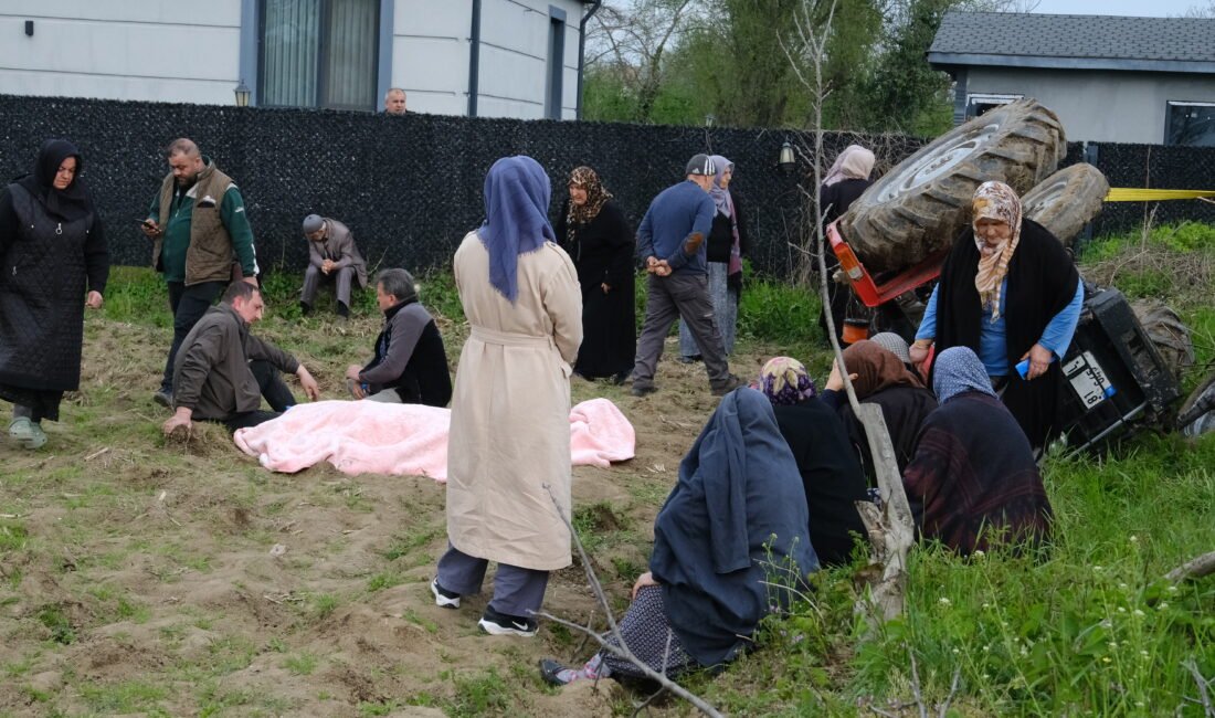 Devrilen traktörün sürücüsü hayatını kaybetti Musa KESKİN/DÜZCE, (DHA)- DÜZCE’de tarlada çapa yaptığı traktörünün altında kalan