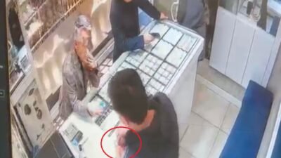 Gıyasettin TETİK-Hüseyin İÇLİ/DİYARBAKIR, (DHA)- DİYARBAKIR’da üç ayrı kuyumcuyu sahte altın