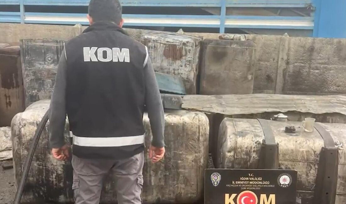 Özkan AYDIN/IĞDIR, (DHA)- IĞDIR’da dron kamerasıyla tespit edilen depoda 8