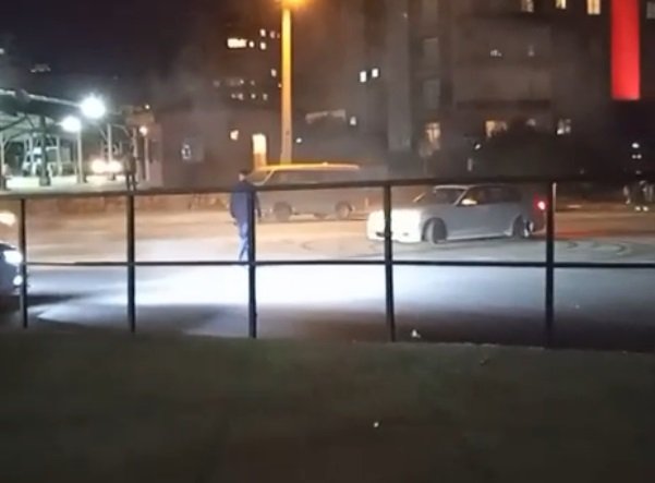 Düğün konvoyunda drift atan sürücü yakalandı Koray ÜNLÜ/MERSİN, (DHA)- MERSİN’de düğün konvoyunda yolu kapatarak otomobiliyle drift